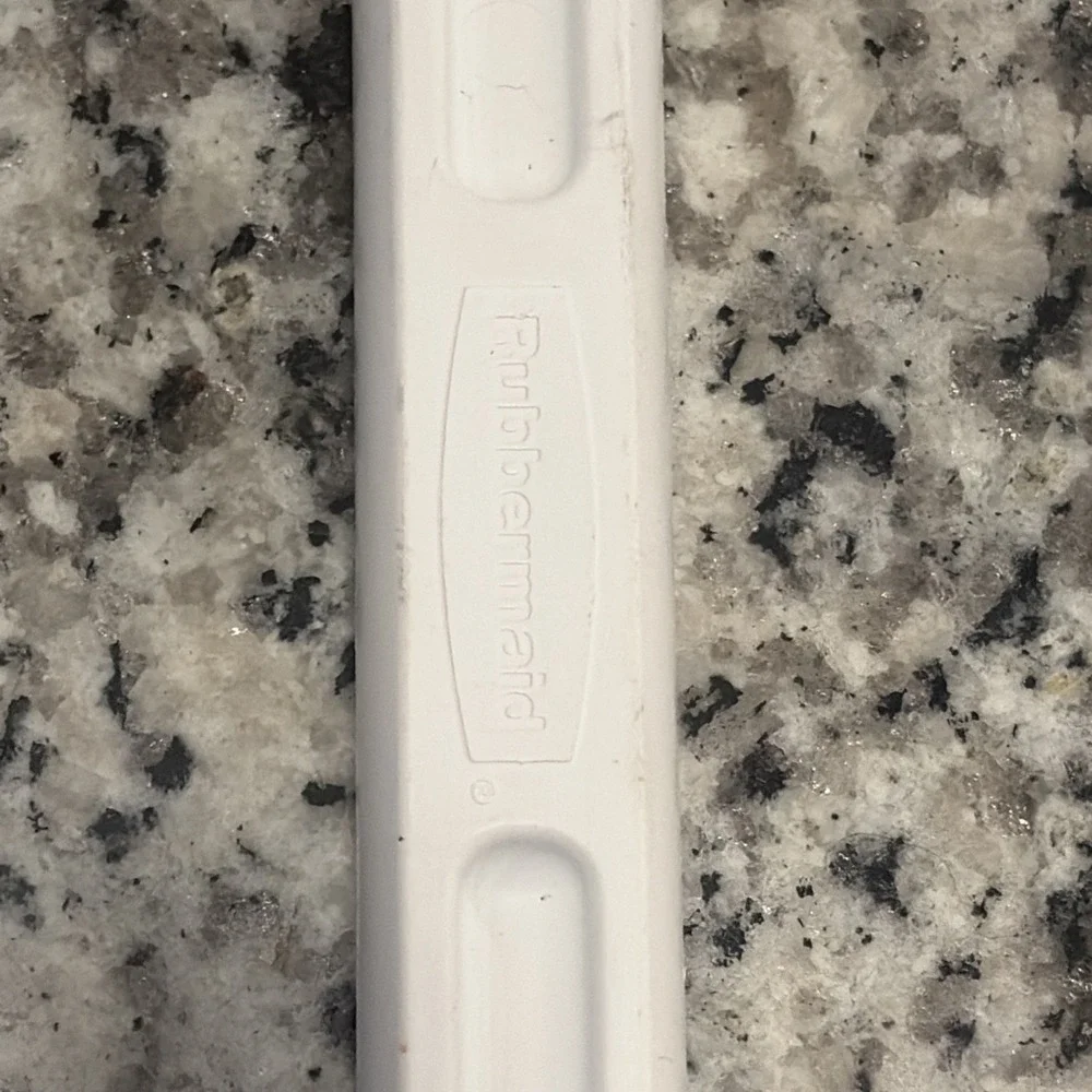 Rubbermaid Commercial FG-1963-00-0000 13.5 in High Heat Scraper White